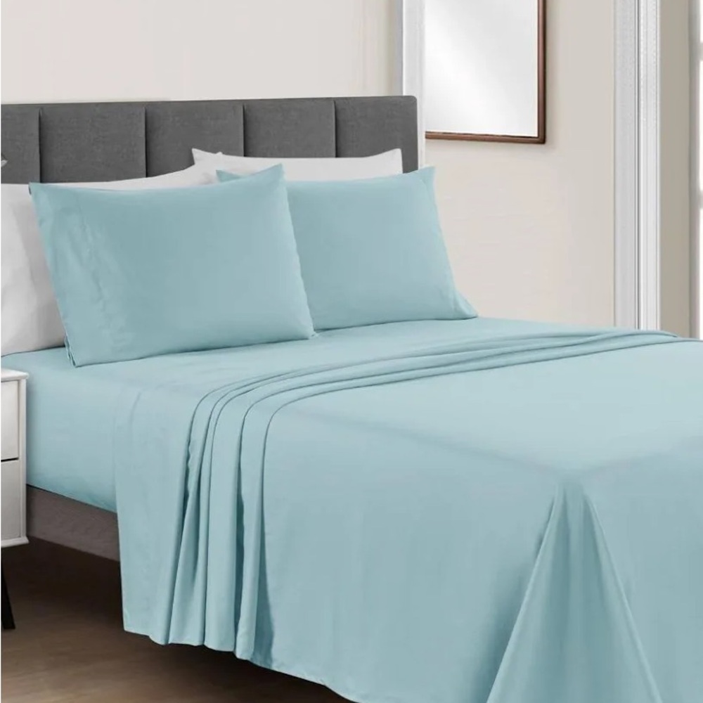 Soft Light Blue Bed Sheet Set - Classic Microfiber